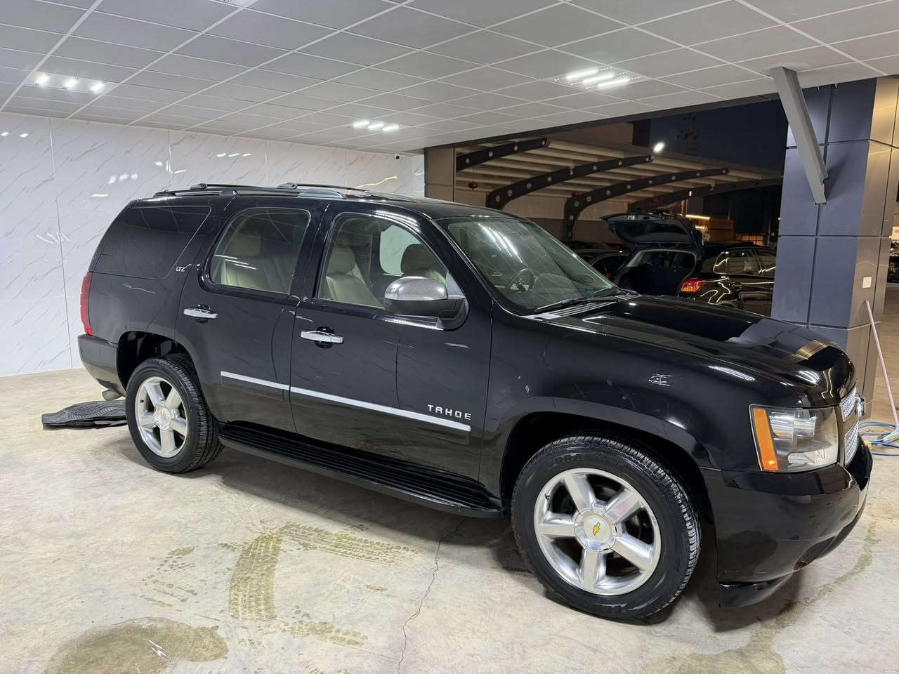 ﷽
‎‏‎ماشاءالله تبارك الرحمن 
للبيع فقط 
تاهو موديل ٢٠١١ 
***********
خليجي وكاله شركه منصور 
سياره بدون قطره صبغ ولا حادث 
رقم ، سنوي ، هزه كل جديد و سياره باسمي 
تحويل او وكاله نفس اليوم 🪪
تخم تاير جديد 🛞 
مواصفات فوول الفول LTZ اعلى فئه 
فتحه (سلايد) ، شاشه جبير ، سقف DVD ، لايت زنون ، ٢ كشن امامي كهربائي و خزن ميموري و تبريد و تدفئة ، ٢ كشن خلفي تدفئه ، ٧ راكب سياره ، سنوق شفط و كهربائي ، فورويل ، حساس ، تشغيل عن بعد و بيها بعد هواي مواصفات 
سياره ماشيه فقط ١٢٠ حقيقي 
محرك ٨ سلندر ٥٣٠٠ (مرغوب) 
كير كحرك كهربائي كل بشرط 
مكان/ سليمانيه 
*********** 📞
