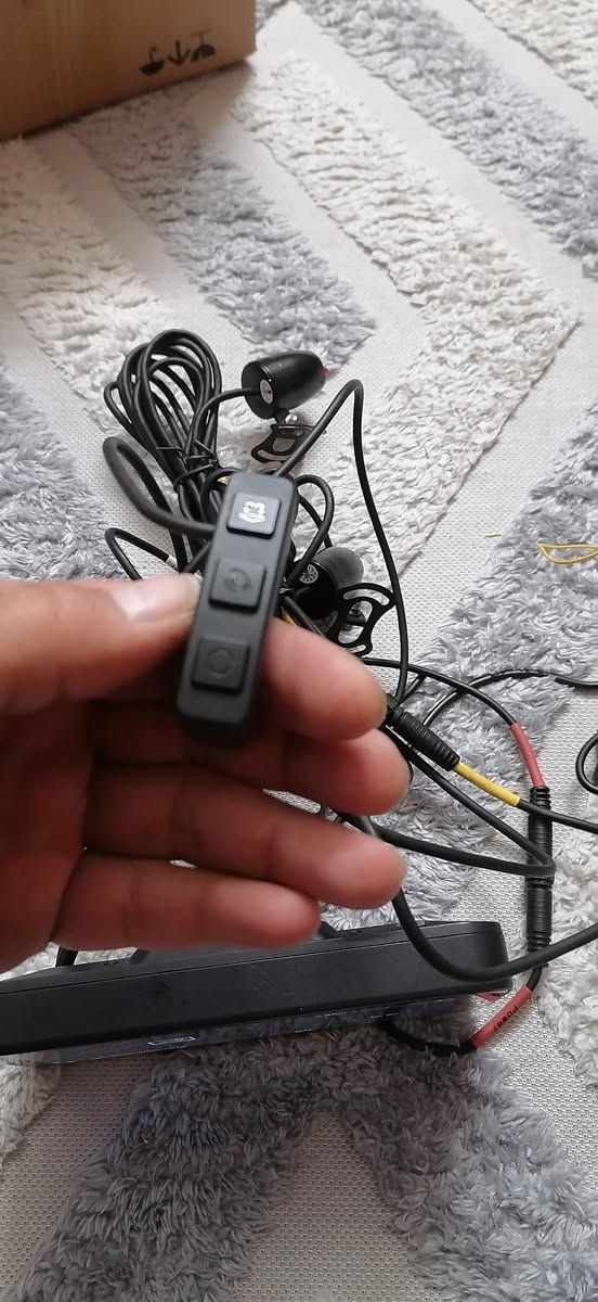 داش كام كامرتين امامي خلفي تسجيل الحوادث والطريق وبي شغلات كثيره للاتصال واتس اب فقط ***********
