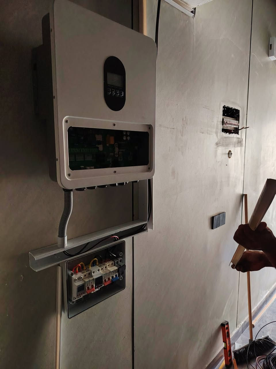 🔥 مشروع مميز من الأرض الصلبة للطاقة الشمسية 🔥

✅ إنفيرتر AlpSolar نظام 48 فولت IP 66

تقنية MPPT مدمجة لرفع كفاءة الشحن

أداء مستقر وتشغيل موثوق للأجهزة المنزلية
حماية ذكية للمنظومة

✅ بطارية ليثيوم SAKO 🔋 سعة 15 كيلوواط 🔋 300 أمبير - 51.2 فولت 🔋 مزودة بشاشة ذكية و WiFi 🔋 عمر تشغيلي طويل وعدد دورات مرتفع 🔋 نظام BMS لحماية البطارية وإدارة الشحن والتفريغ

✅   جينكو620W ألواح شمسية عالية الكفاءة ☀️ مقاومة للحرارة والغبار ☀️ إنتاج ممتاز خلال ساعات النهار ☀️ مصممة للعمل في الظروف المناخية العراقية

✅ تنفيذ احترافي ✔️ هيكل حديد مغلون مقاوم للصدأ ✔️ تمديدات منظمة وآمنة ✔️ كيبلات أصلية مقاومة للحرارة والعوامل الجوية ✔️ تركيب وفق المعايير الفنية

🎯 المنظومة مناسبة لتشغيل: 💡 الإنارة ❄️ المكيفات الانفرتر 🧊 الثلاجات والفريزرات 📺 الشاشات والأجهزة المنزلية 🚿 مضخات الماء والأحمال اليومية

🚚 النقل والتنصيب مجاناً

🛡️ كفالة وضمان على الأجهزة

💥 عروض خاصة وأسعار منافسة لفترة محدودة

📞 للاستفسار والحجز: ***********

📍 الأرض الصلبة للطاقة الشمسية

استثمر اليوم بالطاقة الشمسية... وتمتع بكهرباء مستقرة وتوفير حقيقي لسنوات طويلة. 🌞⚡

#الطاقة_الشمسية #منظومات_شمسية #العراق #بعقوبة #بطاريات_ليثيوم #SAKO #SolarEnergy #بديل_الكهرباء #كهرباء_24_ساعة #الأرض_الصلبة_للطاقة_الشمسية

