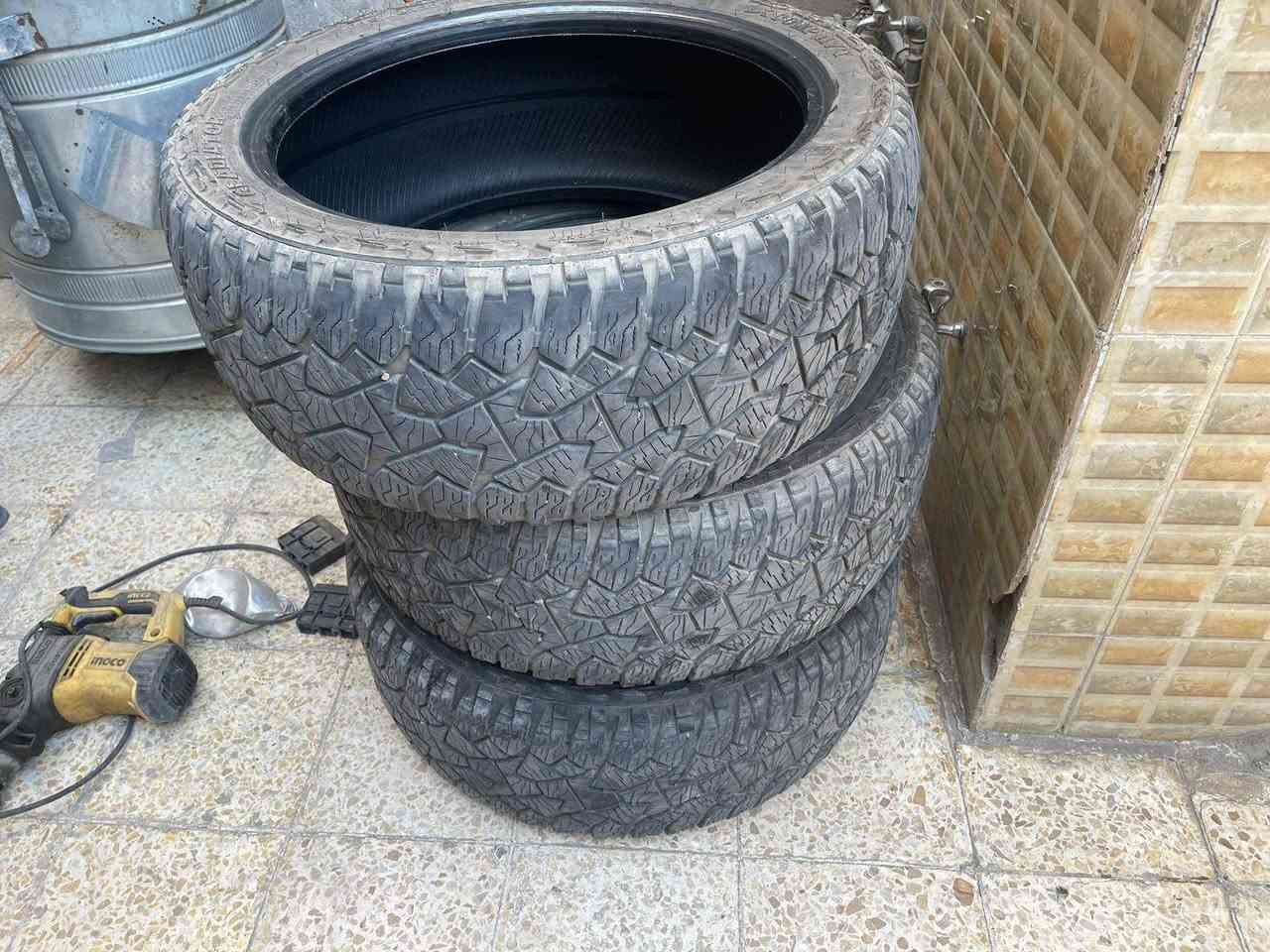 عندي تخم تاير مال تاهو جديد للبيع بل يرضى بي الله
***********
