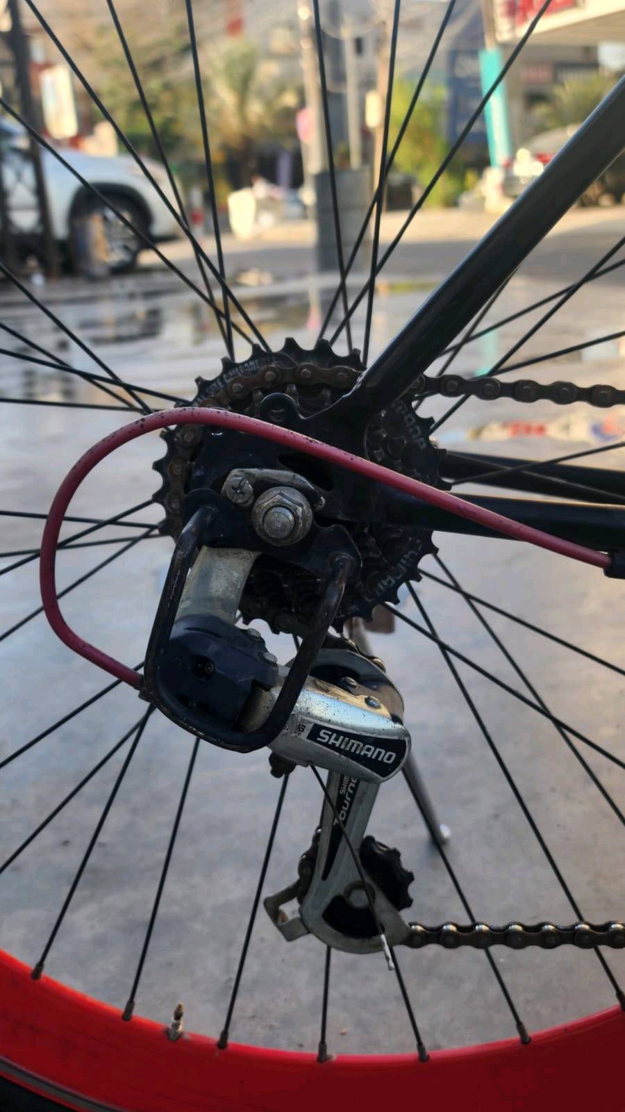 🚴‍♂️ للبيع دراجة Seattle رياضية 🚴‍♂️

دراجة بحالة ممتازة وجاهزة للاستخدام مباشرة، مناسبة للتنقل اليومي والرياضة والمشاوير الطويلة.

✅ نظام سرعات Shimano
✅ 21 سرعة (7 خلفي × 3 أمامي)
✅ إطار خفيف ومتين
✅جديل سرعات سلس
✅ مزودة بحامل جانبي وقنينة ماء
✅ لا تحتاج أي مصروف

الدراجة نظيفة جداً وتمت صيانتها، قيادتها مريحة وسلسة.

💰 السعر: 200,000 دينار عراقي
📌 قابل للتفاوض للجادين فقط

للاستفسار أو المعاينة يرجى التواصل على الخاص.
عنوان: بغداد_كرادة خارج
التوصيل غير متوفر