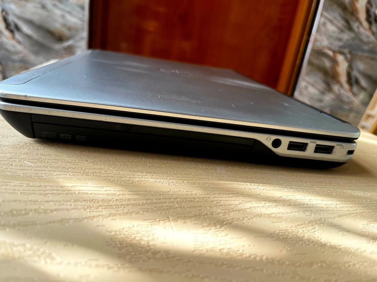 🔴 لابتوب دل dell  اصلي استخدام بيت
المعالج كور اي 5 الجيل الرابع
الهارد   500 GB
الرام 4 منفصل
حجم الشاشة  14 
نظام التشغيل ويندوز 10 pro 
الملحقات شاحنة اصلية
السعر  قيم باليرضي الله


**إذا كنت صاحب هذا الإعلان وتريد حذفه لأي سبب، رجاءا أرسل رسالة إلى الدعم الفني**