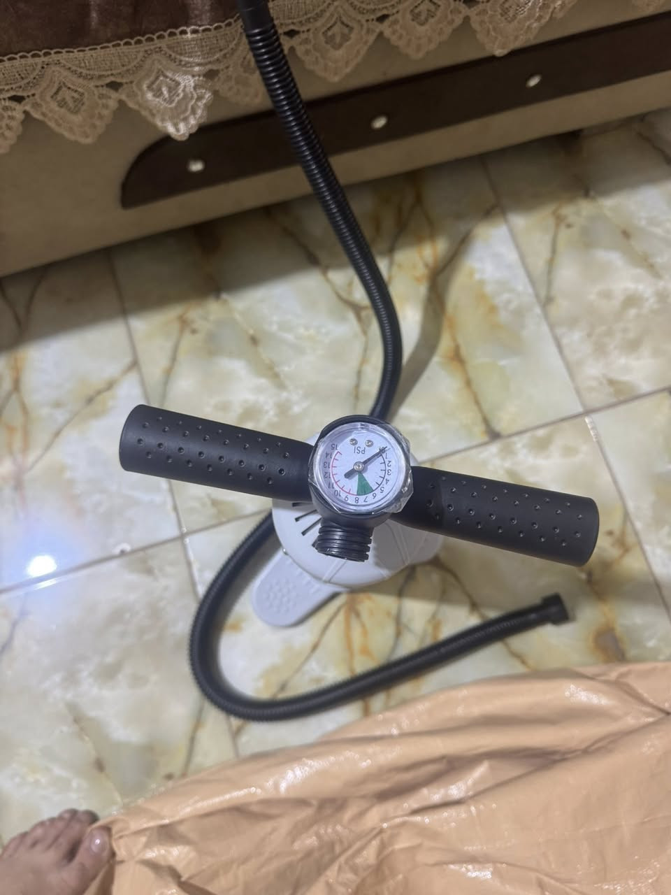 السلام عليكم
توفرت خيمه نفخ
القياس 310*210
رتفاع 200
تحتوي عله بابين +ناموسيه
فتحه بنرومه
فتحه دفايه 
خلي سعر وبل عافيه
وتساب ***********
