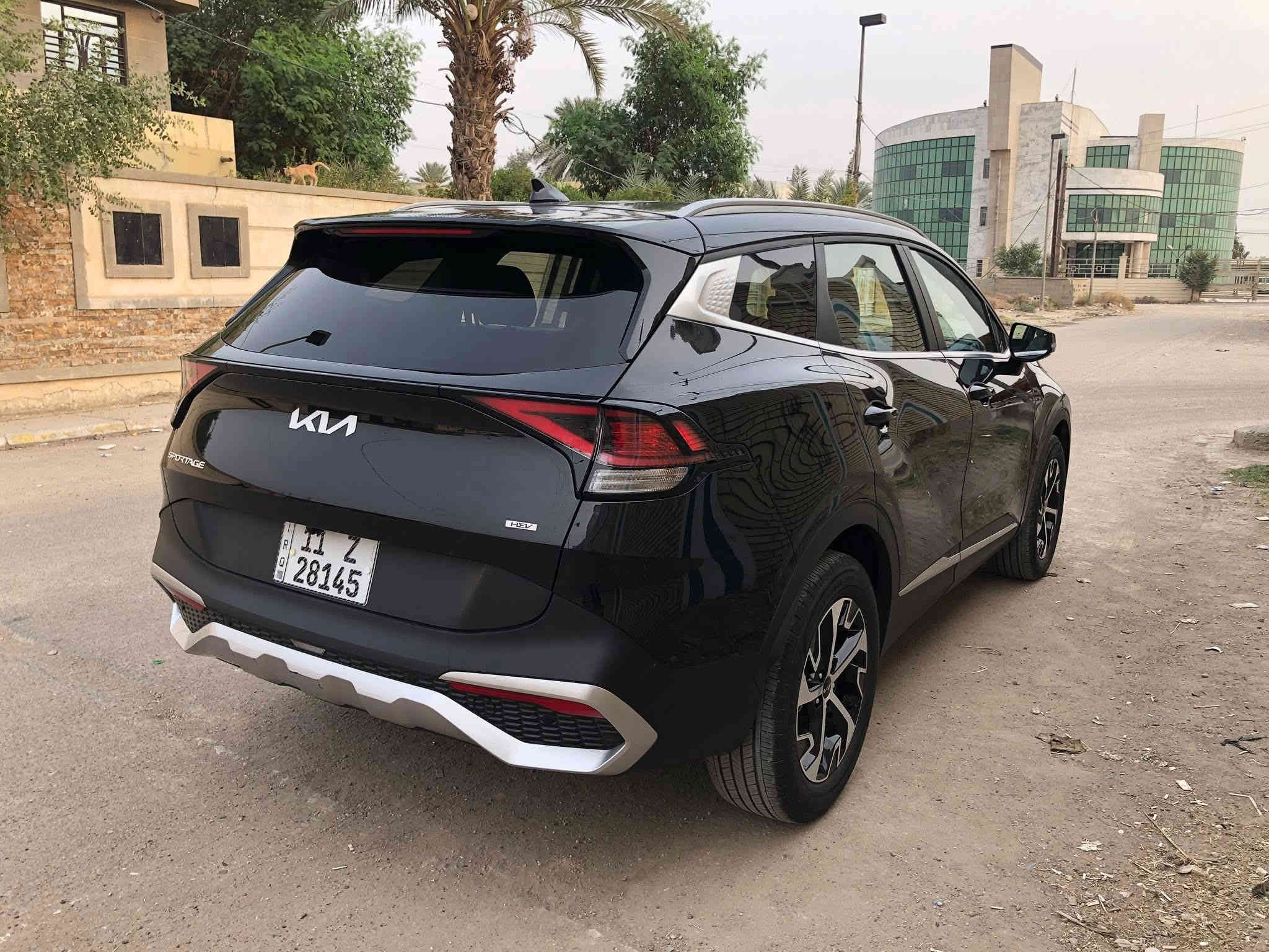 سبورتج 2023 وارد امريكي هايبرد فئة EX 
محرك 1600 تيربو سيارة قوية و اقتصادية جداً 

ماشية 18 الف ميل 

لون الداخل النيلي و الاوف وايت جلد (نادر و مرغوب)

المواصفات

تدفئة كشنات وستيرن

كروز سرعة

رادار امامي مانع اصطدام

تحديد مسار

نقاط عمياء

حساس جامة امامي

مانع تزحلق

سايد بريك دكمة

اربع  انظمة قيادة

SPORT, ECO, SMART, SNOW

فور ويل درايف 

حاكية بلوتوث 

بصمات ابواب 

تشغيل بصمه

تشغيل عن بعد

مضخم صوت سستم

حساس خلفي 

كشن سائق كهرباء

منفذ شحن وايرليس و كذلك مخرج شحن في الكشنات 

اشاير بلمري 

توقف ذاتي 

تبريد امامي وخلفي

شاشه دجتال متصل 

كامره خلفيه واسعة 

تبريد بيانو

بوصله

تحكم ستيرن كذلك شفتات 

لايتات لد امامي وخلفي

حادث دعامية امامية مبدلة تفصيخ بدون صبغ نفس اللون و بارد بسيط بخشم البنيد والجاملغ كما في الصور مكفول من الصبغ والتكحيل و بيها ايرباك 

السعر 210

مكان السيارة بغداد

***********
