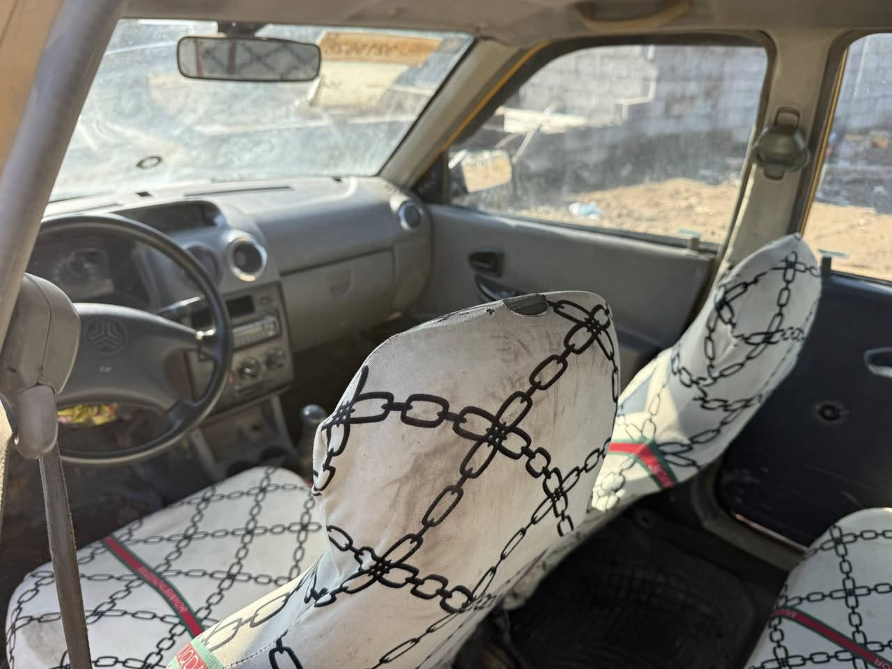 سيايبه موديل ٢٠١٣ مكفوله  .. رقم بغداد سنويه بعدها ما ساقطه بدون راعي  مكفوله من سرقه وطلب أي شخص .. محرك كير حداديه تايرات كله جديد سعرها ١٢ وبيها مجال .. مكان السياره بغداد ***********
