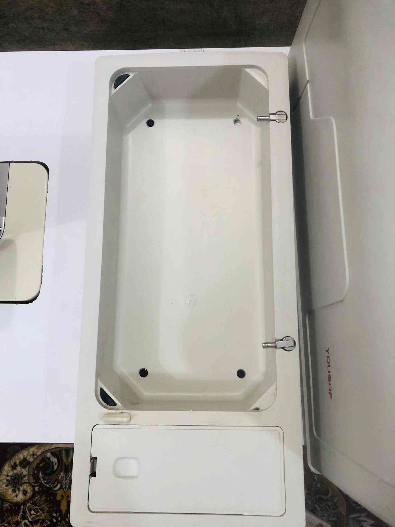 مكينة خياطة نوع براذير ياباني نظيفة جداً استخدام قليل 👍
مع ميز ارضي قياس ٥٠*١٢٠ سم
سعر ١٩٠ الف 
مكاني كربلاء
للتواصل 
‭٠٧٧١ ٦٧٥ ٨١٧١‬
