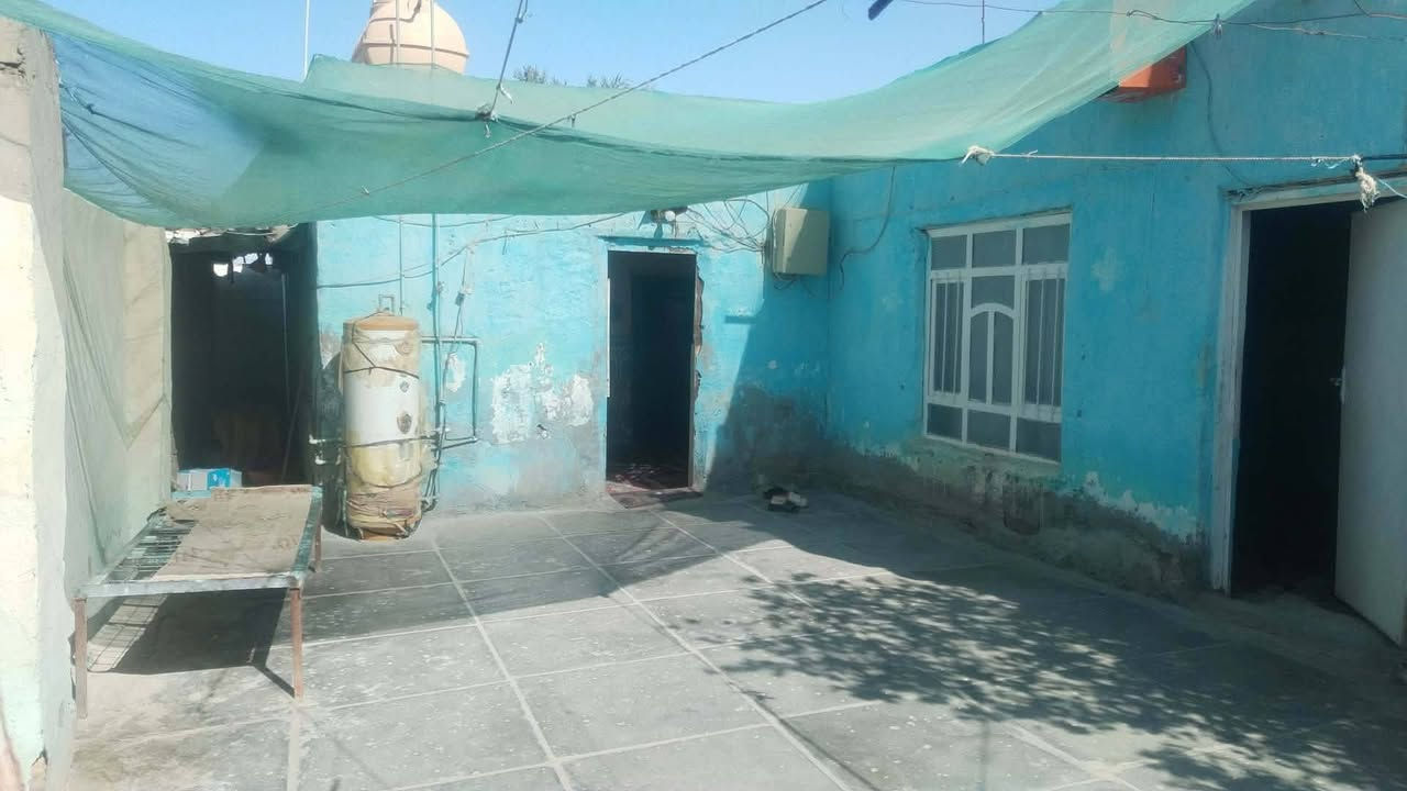 بيت بل سنيه بقريه فيصل مساحه ١٥٠ بيه غرفه وبراني وصاله ومطبخ وحمام داخلي وخارجي ***********
