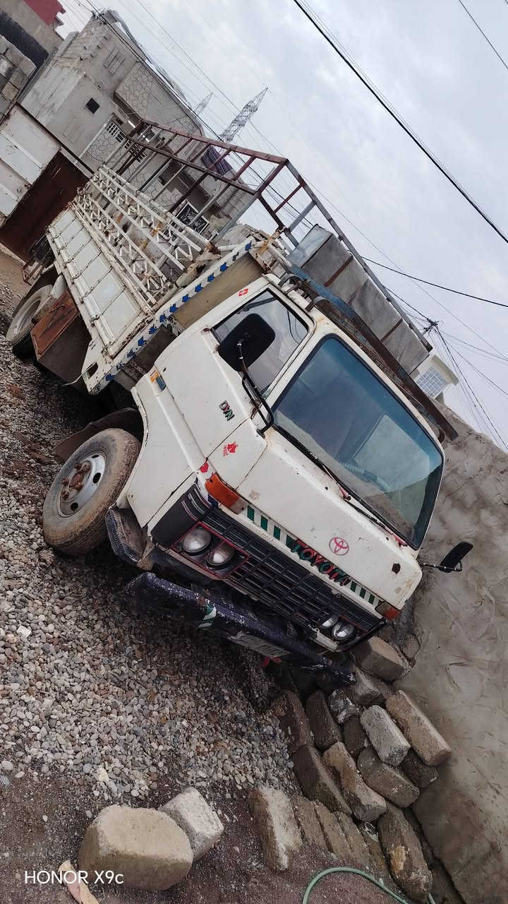 موديل 84 سياره معمره جديد كير محرك اكسن شرط طخم تاير الشرعي موجود والسعر 25وبيه مجال رقم الهاتف ***********
