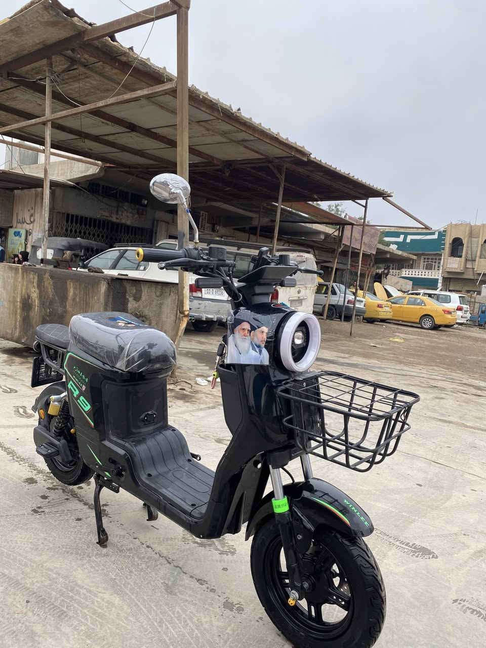 سلام عليكم دراجه شحن R9 
دراجه خير من الله 🩵
5بطريات كبار ✈️
بيها نضام بك 
قفل استيرن هم 🔒☑️
دبل اشره يمنه يسره كله شغال 
تمشي بل شاشه 99✈️الحقيقي 60
السعر 425مكاني بغداد الامين الثانيه ☑️
الشراي يتصل علا هاذه الرقم ***********🫡
