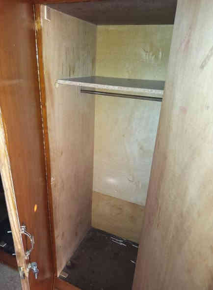 قنصور ٥ ابواب نظيف حيل شغل ثقيل حيل 
سعرها ١٥٠ الف
رفاعي يم طرشي الشفاء ***********
