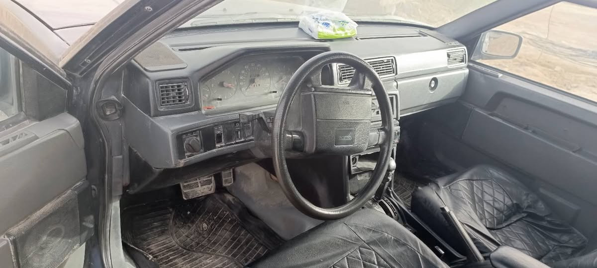 فولفو موديل 94
 حجم 940 
رقم انگليزي باسمي 
تبريد شغال
مكينة بلاد تيربو 
فتحة سقف شغاله 
طخم تاير 
سبير ويل كب 
كهربائيات كلها شغاله
ترايك للبصرة 
نقصها تنته سقف داخلية فقط 
مكان السيارة نجف 
السعر 51 وبيها مجال للطيبين بيع مستعجل
***********
