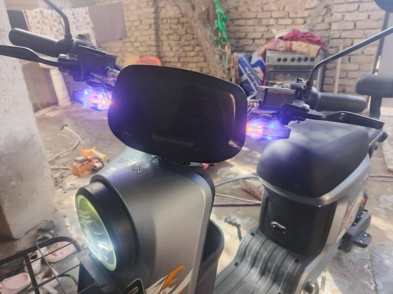 دراجه شخنR9 جديده بصمه وبلوتوث للبيع سعر ٦٥٠ بيها مجال بصيط الشراي ***********
