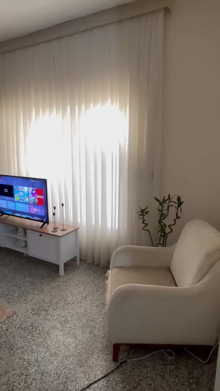 السلام عليكم
مشتمل للبيع المساحة_64

طابقين 

الطابق الاول صاله وحمام ومطبخ 

الطابق الثاني 

غرفة نوم عدد اثنان 

الطابق الثالث بيتونه وسطح البناء ممتاز الارضية ممتازة ماء مجاري كهرباء  جديد

ترميم جديد نهاية 2025

للاستفسار:

***********

واتساب:***********
