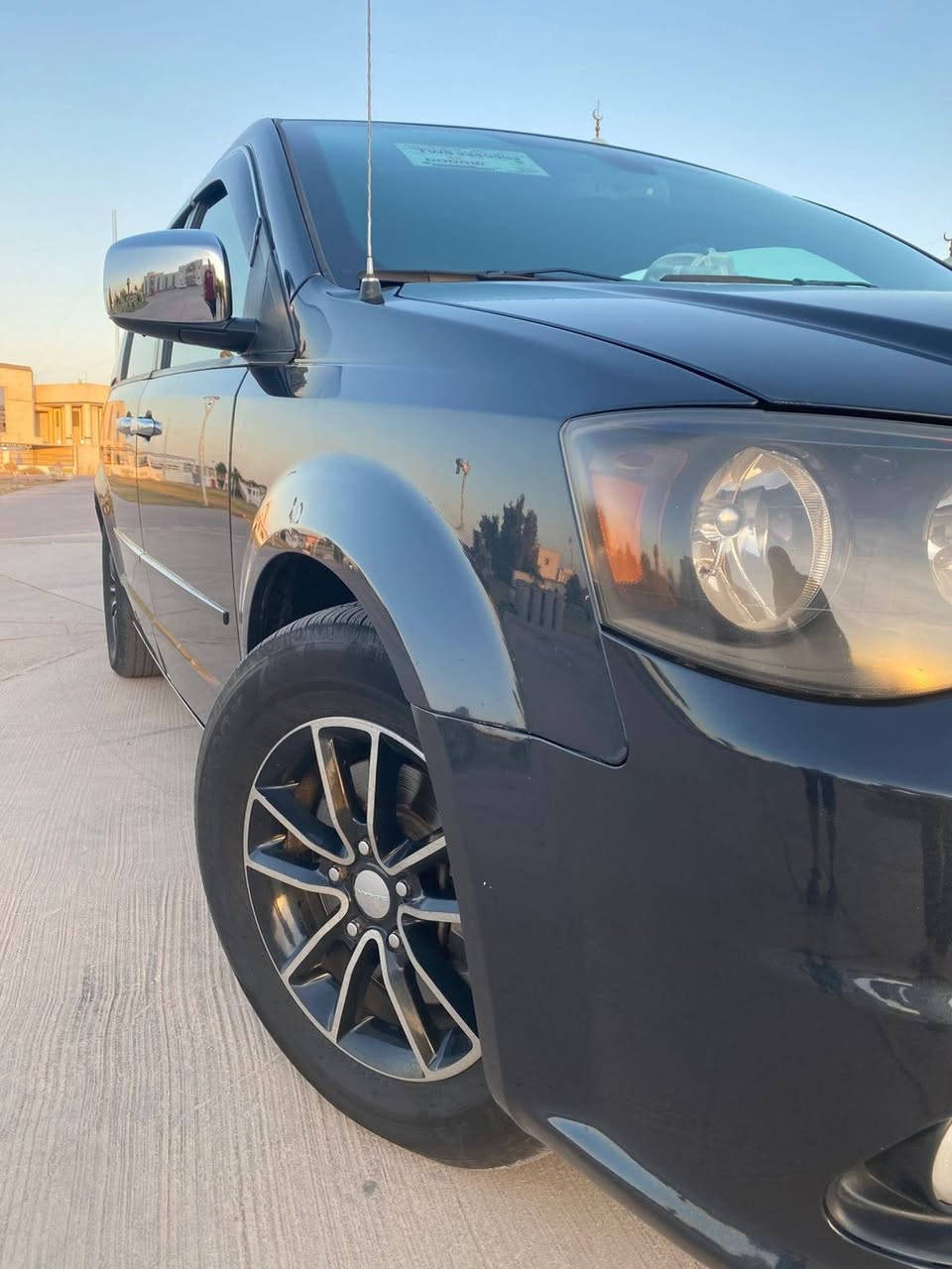 دوج كرفان موديل 2014 SXT رقم بغداد الجديد ماشية 140 الف كيلو
مواصفات السيارة

محرك 3.6 vvt 

الابواب والجنطة كهرباء

كشنات بلع

تشغيل عن بعد

3 قطع تبريد

شاشات عدد 3 

كاميرا خلفية

المحرك والكير مكفولات قبل اسبوع مبدل كير مال كصة صدر أمامي خلفي جديد السيارة جاهزة مابيها نقص

الحادث موجود بالصور فقط تبديل قبق الجنطة والسونار موجود

🛑 السعر 150$ورقة وبيها مجال للشراي 

مكاني صلاح الدين قضاء الدجيل 

للإستفسار الاتصال على الرقم ***********
