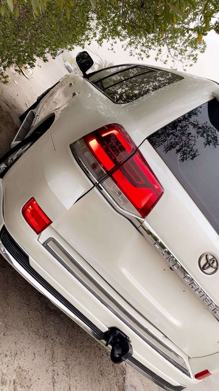 السلام عليكم لاندكروز مصفحة درع
مكينة 8 سلندر كاز 
سيارة جديدة موديل ٢٠١٣
محدثة ٢٠١٨ تحديث اصلي بك لايت + ماصدة أصليات 
مصبوغة حزام غرض التحديث بدون حادث ولا ضربه 
السيارة بدون رقم أدوات 
ماشية 140 حقيقي 
السعر 170 مكاني بغداد غير متواجد على فيسبوك
للأستفسار على رقم الهاتف ***********
