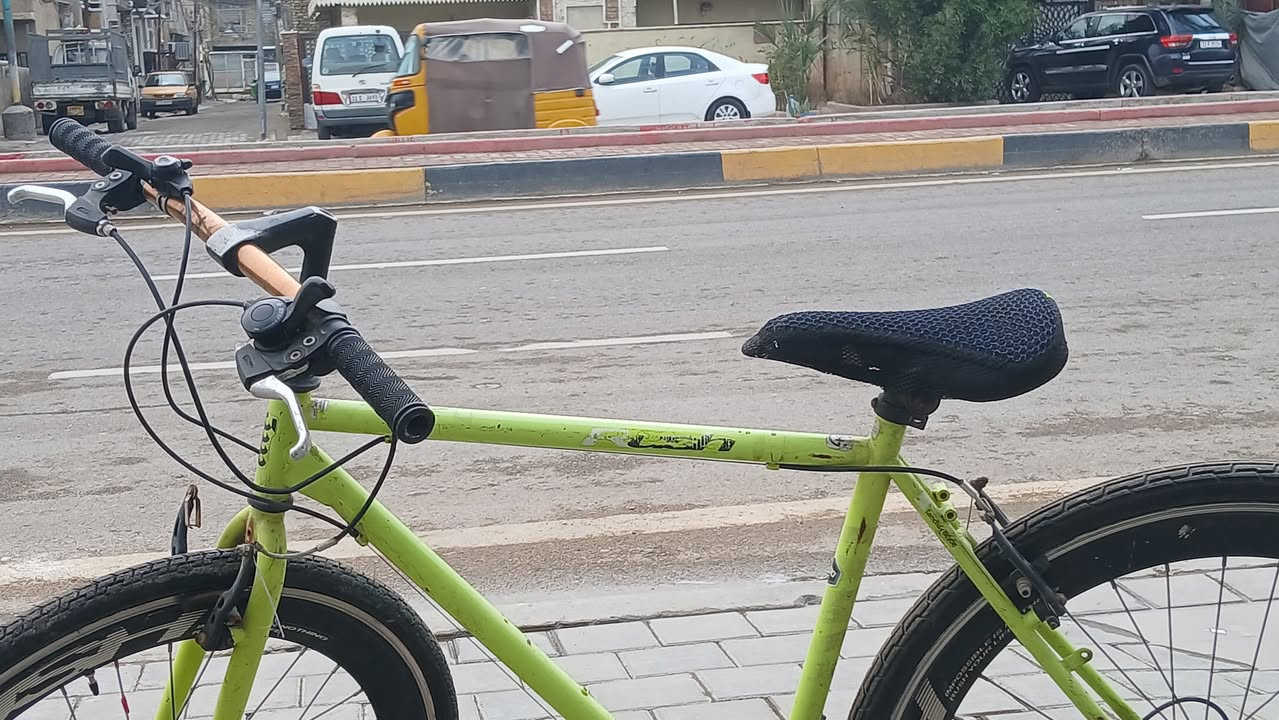 بايسكل رياضي للبيع
حجم 28
بايسكل شغال
عكارب شغاله
تايرات جديده + جوب
بريكات شغاله 
السعر 40 الف 
مكاني بغداد الشعب 
رقم الهاتف ***********
