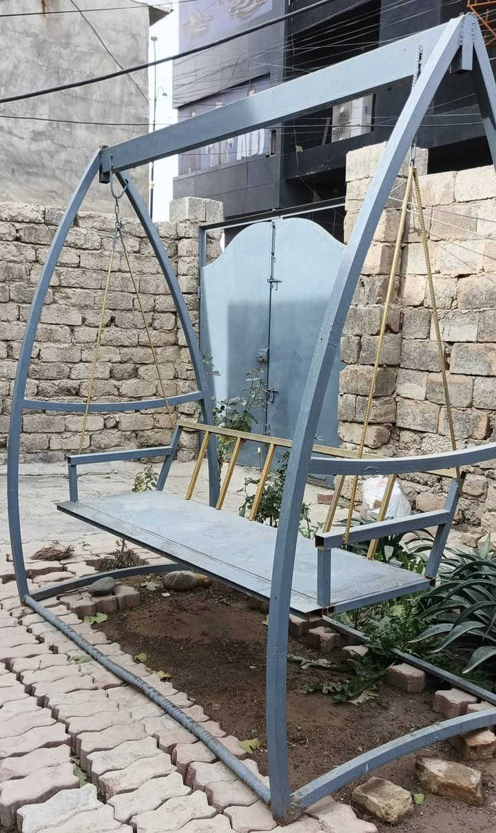 غراض للبيع بيع مستعجل 
مكينه خياطه فراشه جاهزه مع الميز بسعر 125 الف
+ كرسي حلاقه 75 الف 
مرجوحه 150 الف 
مبرده جاهزه 50 الف 
ميز مكتبي 50 الف 

الي يريد يشتري يتفضل يتصل على هاذا الرقم صاحب الغراض
***********
