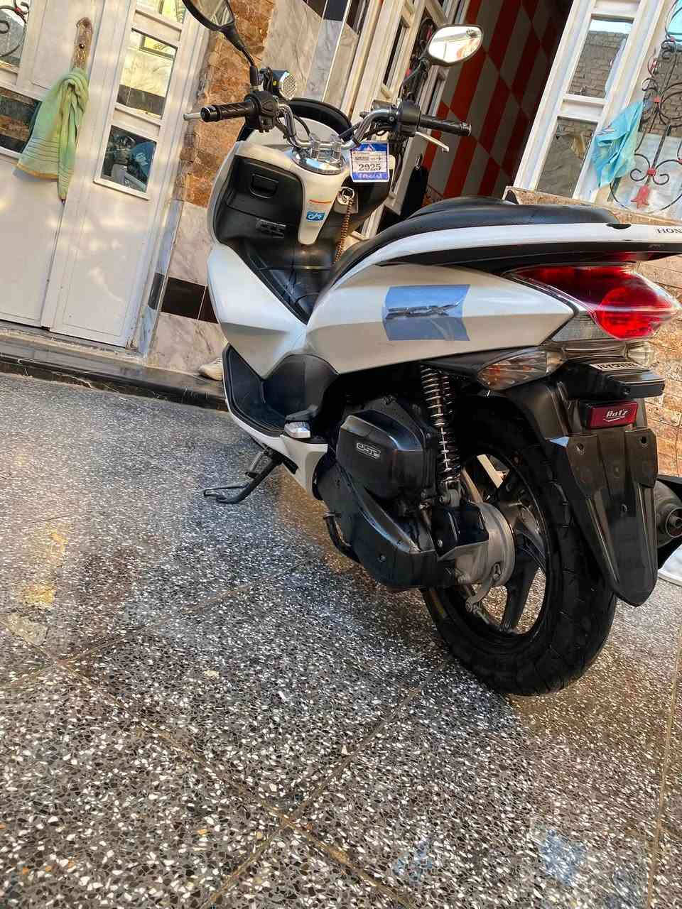 للبيع بي سي اكس جيل اول ياباني
موديل 16محرك 150 
ماشية 31 حساس زدحام حرف A
وستان كهربائي دراجة جديدة رمبة
 السعر مليون ٩٥٠ ***********بغداد مدينه صدر
