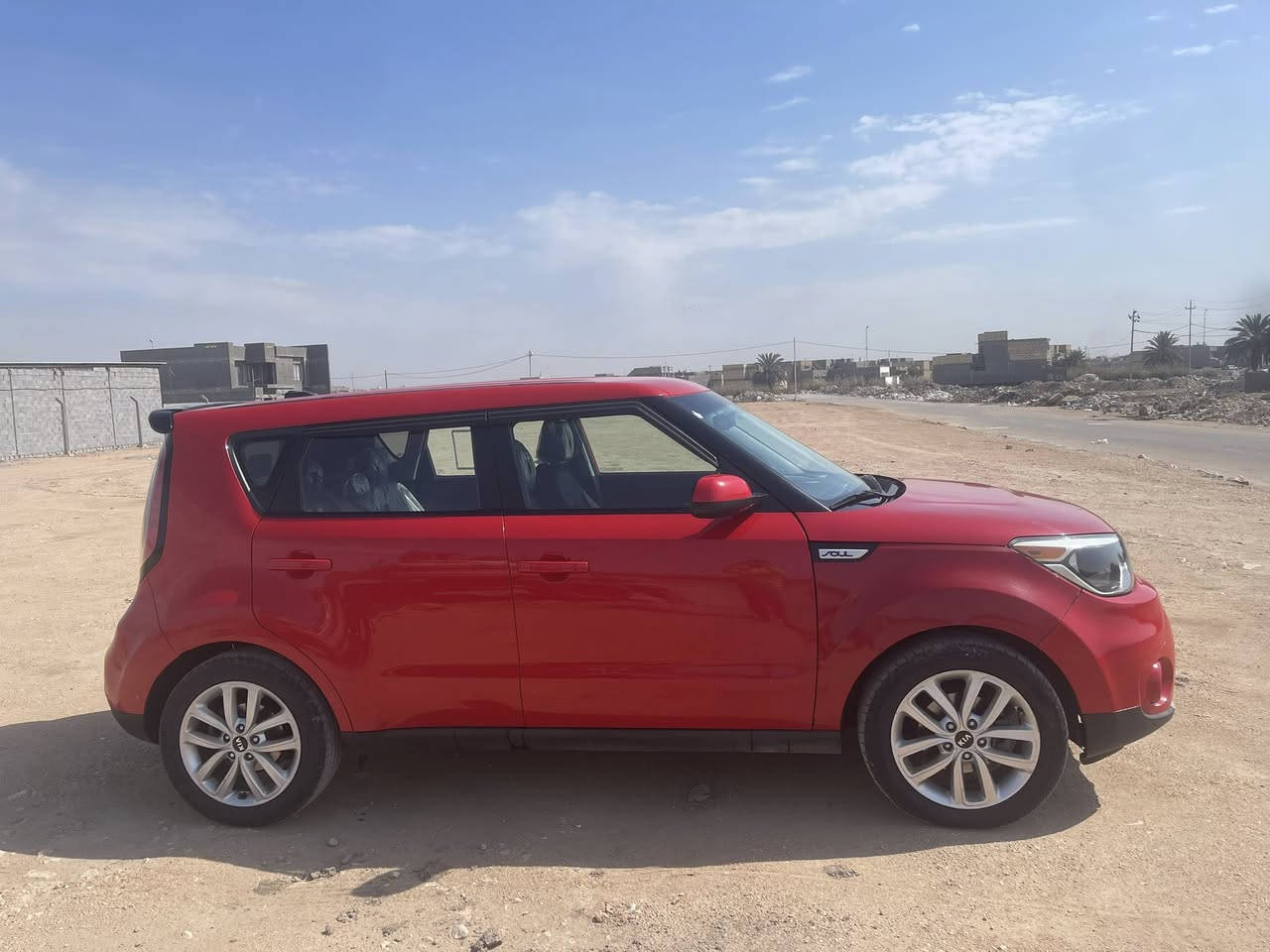 السلام عليكم 
للبيع كيا صول
2019
لون احمر 🖍️
مكينه 2000
ماشيه 60km
رقم شمالي 
حادثها جاملغ
و بنيد بدون 
دواخل ابد ❎
السعر 115💵
مكاني بابل 
استفسار ***********
