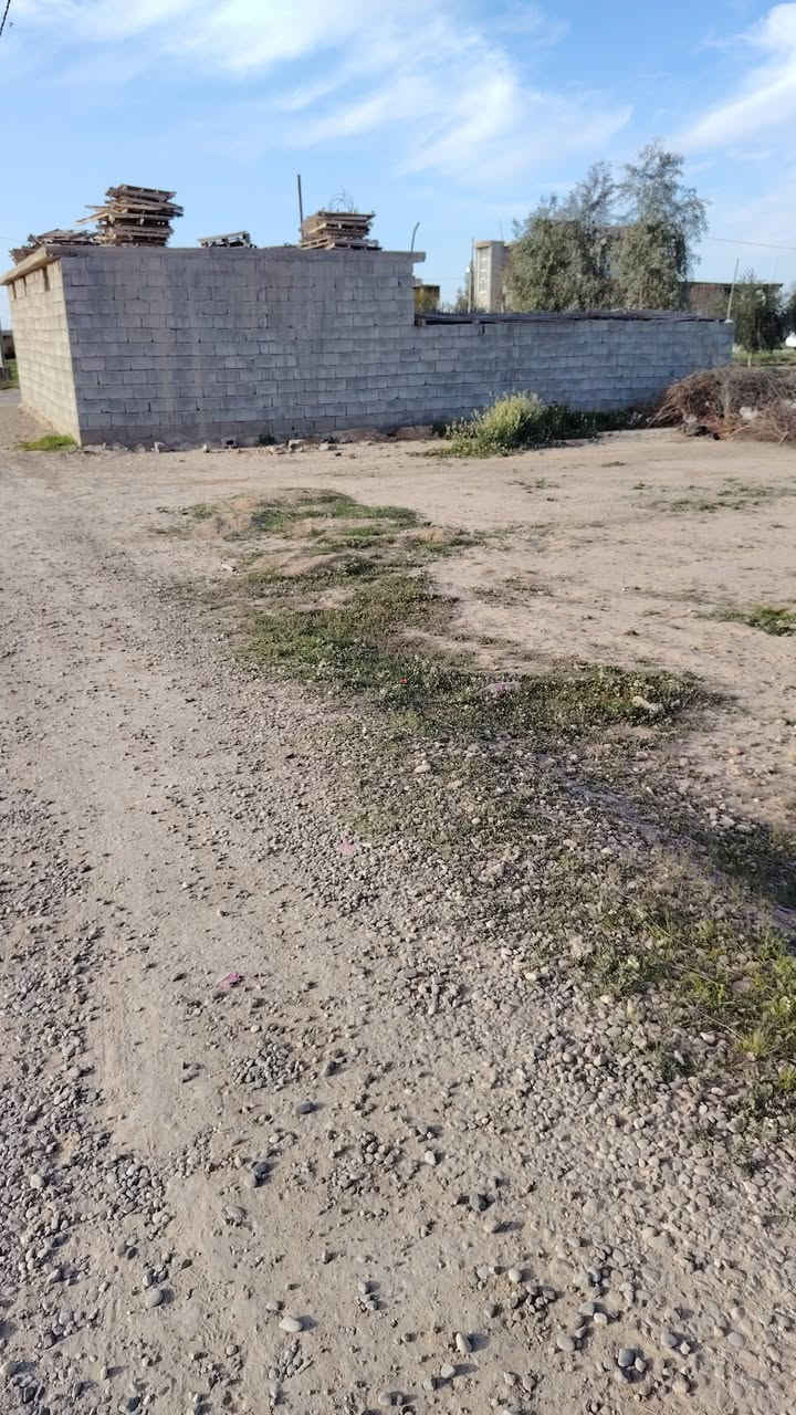 السلام عليكم  قطعة ارض محلات مساحتها واجه عالشارع 10 متر ونازل 15 موقعها مقابل معرض  سلوان الراوي  للاستفسار ***********
