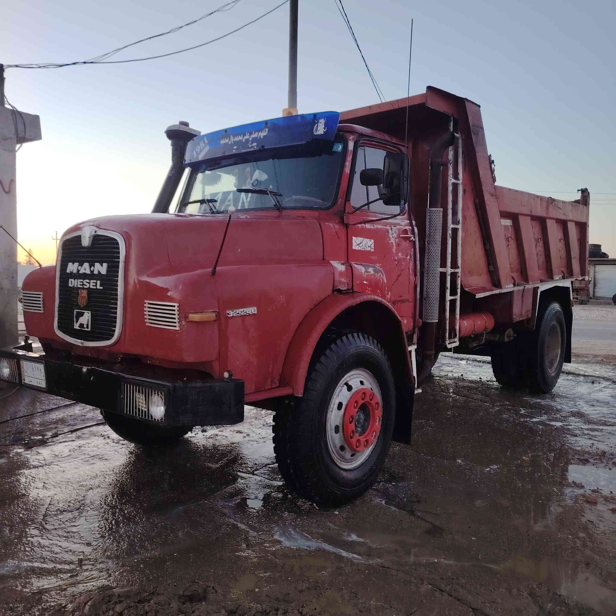 السلام عليكم مان للبيع ١٩٨١ محرك شرط كير شرط اكسل نص جيف خفيف كهربايات كله شغال باتريات جديد تخم تايرات جديد بس شاصي بيكسر مضروب باج يم قاعده اسبير السعر ١٢٥ وبي مجال مكان قضاء الحويجه ***********
