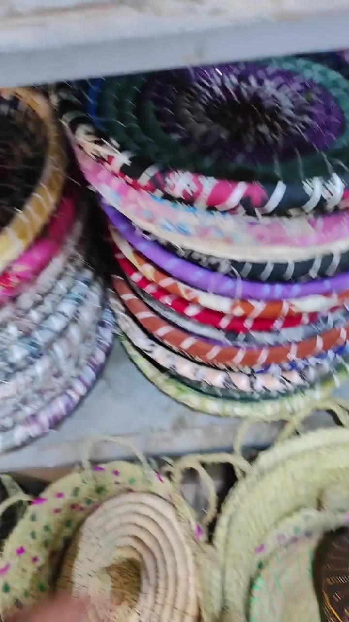 توفر طبك نوعين 
طبك قماش 
و طبك خوص 
لطلب و الاستفسار راسلونا عبر الصفحة 
او الاتصال على الرقم ***********
يوجد توصيل الى جميع محافظات العراق 
 #طبك #فخار #تراثنا #تراث #العراق
