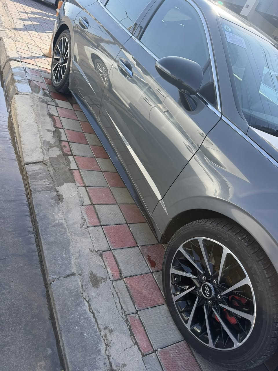 سوناتا امريكي موديل 2020  تفاصيل سياره بل سونار بصمه كشنات جلد رقم بغداد ماشيه 130 مكاني فلوجه اخوان سياره بس بيع بدون مراوس سعر 155$ الف بيها مجال بصيط اتصال على رقم فقط ***********
