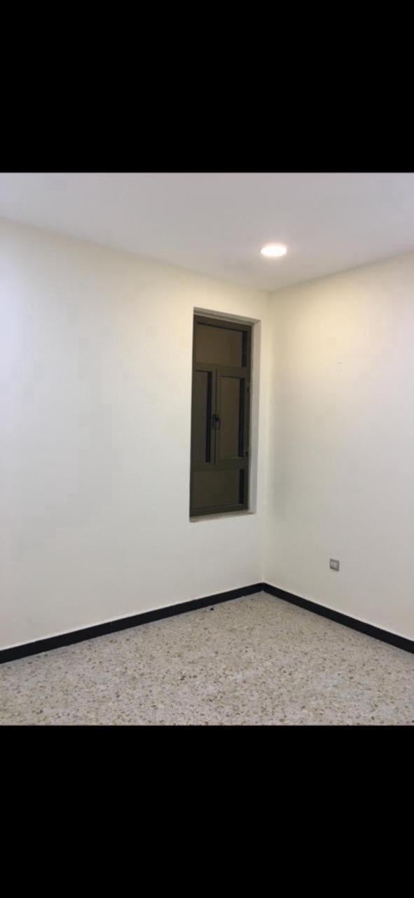 🔱 تحية طيبة ❤️‍🔥
✨شقة للإيجار التجاري طابق ارضي 🏡
📍اليرموك - قرب جامع الداخلية 
تحتوي الشقة ع
غرف نوم عدد 1 صالة 
خدمات صحية عدد 1
تصلح عيادة او مكاتب أو شركة 
الشقة (زنجيل) ع شارعين 
🔸ملاحظة:السعر مناسب جدا 
💰لمعرفة السعر وباقي التفاصيل 
📱للتواصل ع الأرقام التالية⚓️
***********
***********
رمز ✅ البحث 69 متواجدين ع الواتساب 
✨ نستقبل جميع العروض والطلبات العقارية ✨