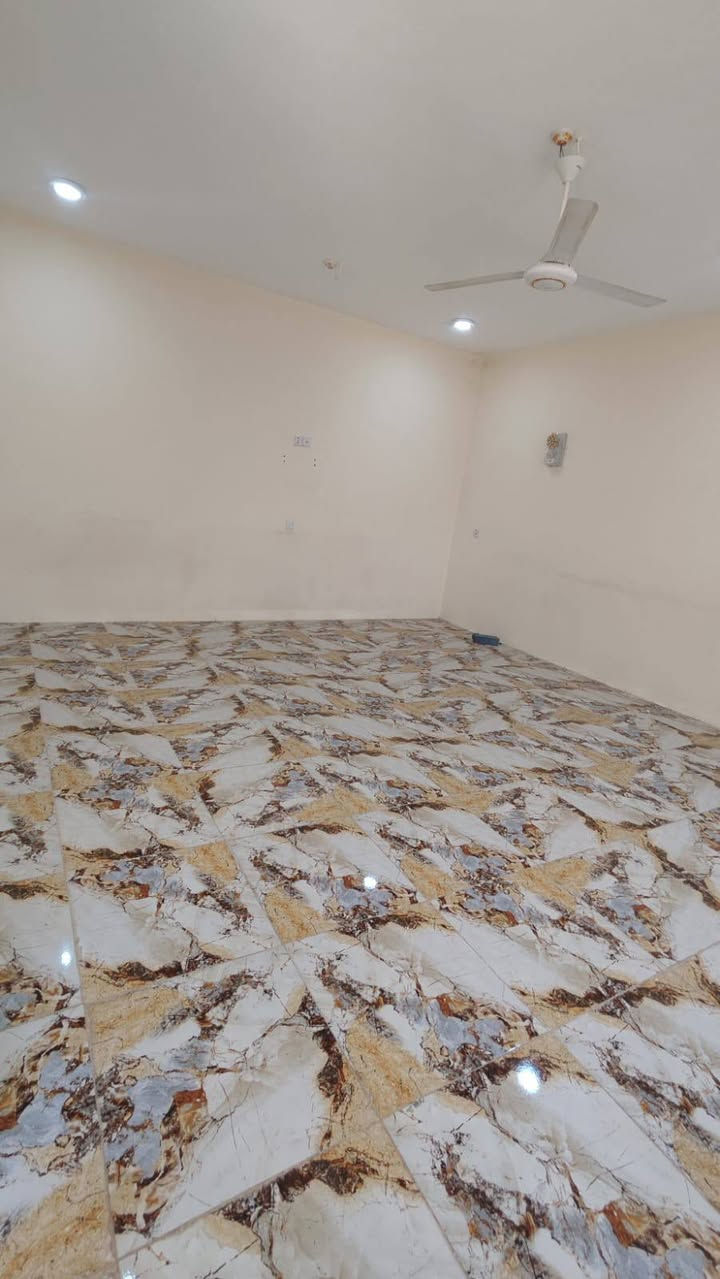 بيت للبيع في قرية شتال بناء حديث قرب جسر خرنابات المساحة 300 متر ثلاث غرف نوم وصاله ومطبخ واستقبال صحيات داخل وخارج السعر 85 وبي مجال حك الجيه للاستفسار//***********//***********
