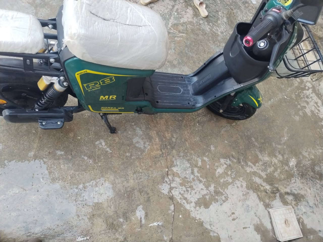 ماطور شحن R8 نضيف حيل كلو شرط بعدو علا وضع بلادي
تايات جديدات بدل سوج بصمه تشغيل عن بعد  متوازي حيل والله  يفدك خابرني ما يفيدك لا تجي تفلسف براسي هاي صوورو كدامك يعجبك خابر  ما متواجد عل فيس سعرو 450////***********
@إشارة @
