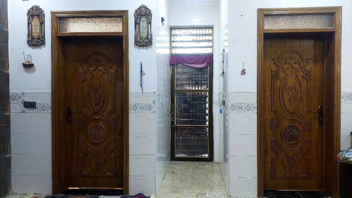 للبيع بيت مساحه  ٢٠٠ متر حي الرياض الشارع الرئيسي خلف البريد مباشرا
الأساس رفت 
طابقين مثل ماواضح يمك يلتصوير 
الطابق الأول كامل عل اخر حبايه غرفتين نوم وصاله واستقبال ومطبخ ومجمع صحيات
الطابق الثاني  غرفتين نوم وصاله ومجمع صحيات 
بس الطابق الثاني عوزه لبخ وارضيه
مساحه الشارع ١٢ متر
***********
***********
