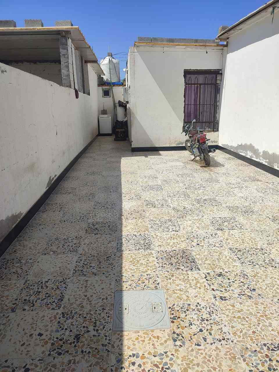 السلام عليكم بيت للبيع زراعي مساحته 250 متر  سعره 35 مليون وبيه مجال البيت جاهز من كلشي بس السكف سندويج للاستفسار اكثر انتصل خاص مارد ***********///***********
