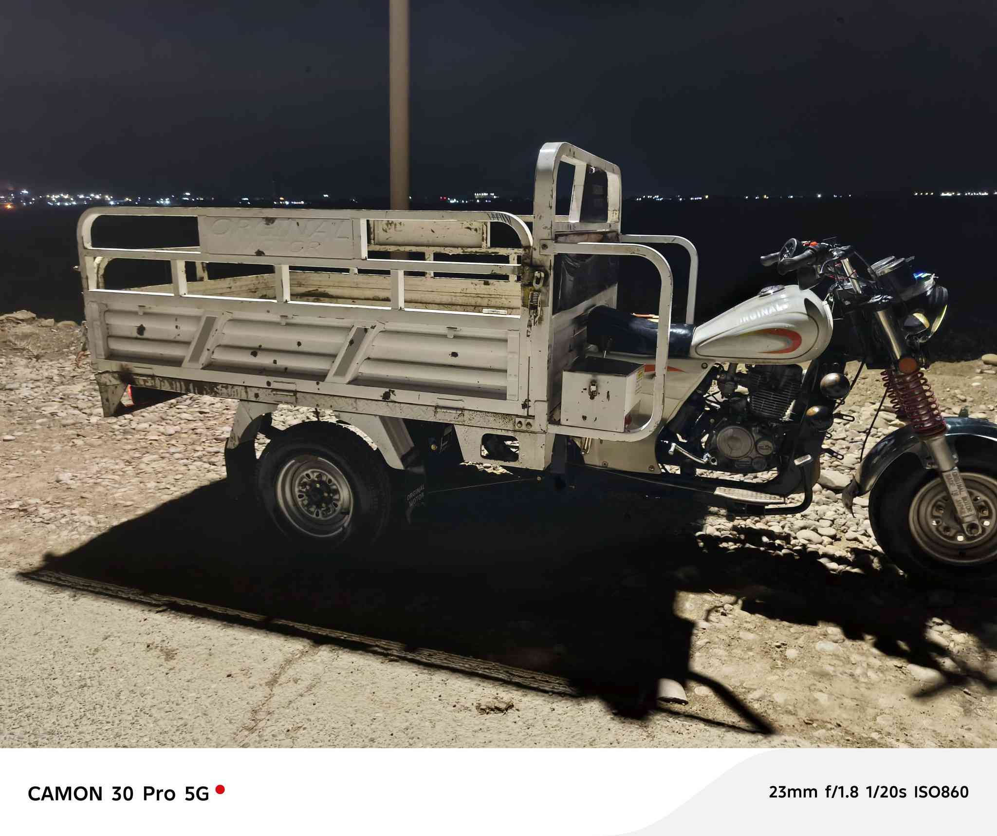 السلام عليكم ستوته للبيع موديل 20 انجنرال محرك ما مفتوح كهربائيات كامله شرط الشاصي السعر 950 بها مجال للطيبين مكان اوسجه غربي منفيس موجود ***********
