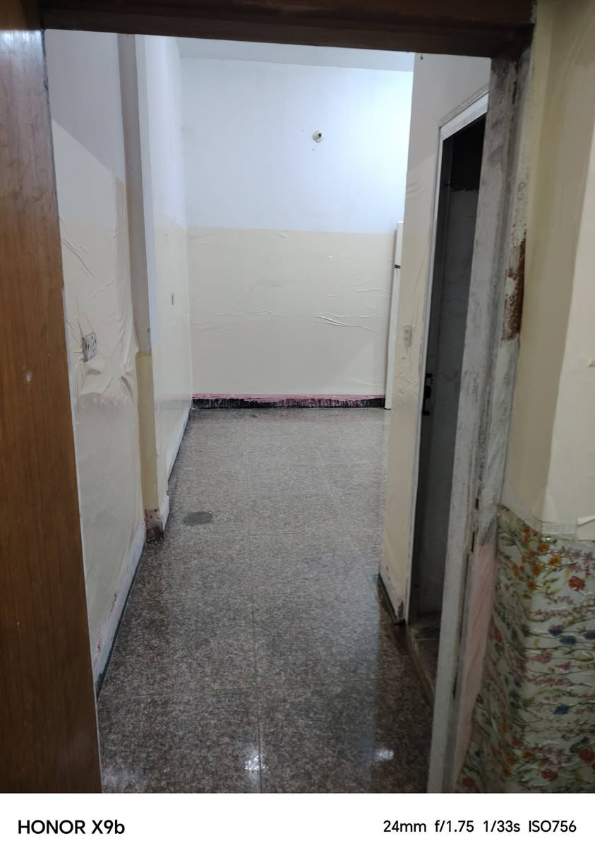 يوجد لدينا
شقه للايجار أرضية صغيرة مال نفرين

غرفة مطبخ مجمع صحيات

سعر الاجار 160 الف

خدمات كامله ماء كهرباء إنترنت مفتوح 24 ساعه

حله حي المهندسين قرب مركز تأهيل الجرحى

للاستفسار الاتصال على الرقم ***********
