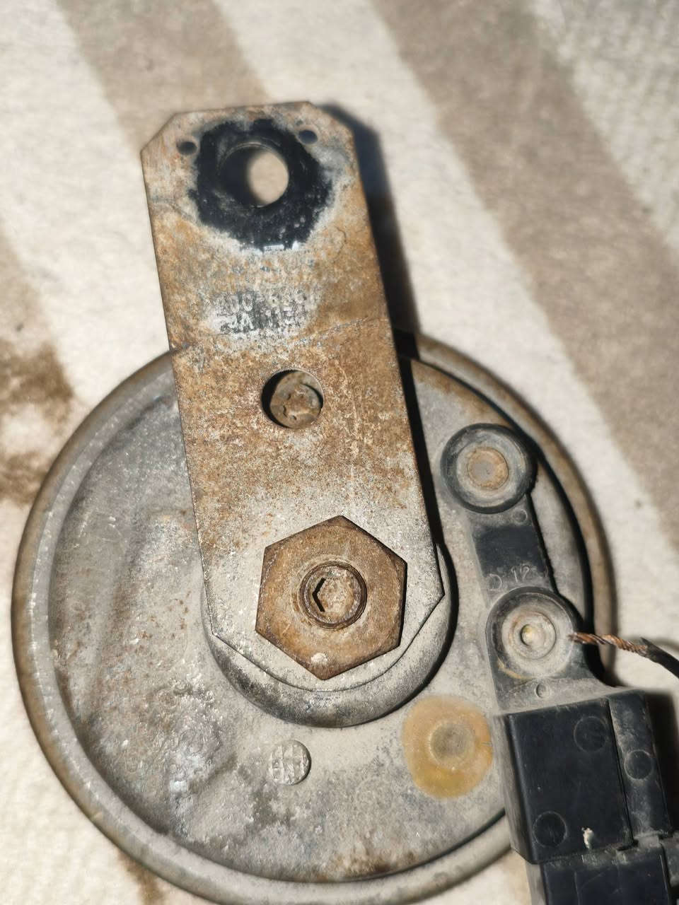 شباب سلام عليكم هورنات سيدان صلي فيشه حمره وسوده رادلهن بس تقسيم صيرن بلابل سعرهن 125وبيهن مجال حك جيه عنوان بصره حيانيه شارع القائد رقم ***********
