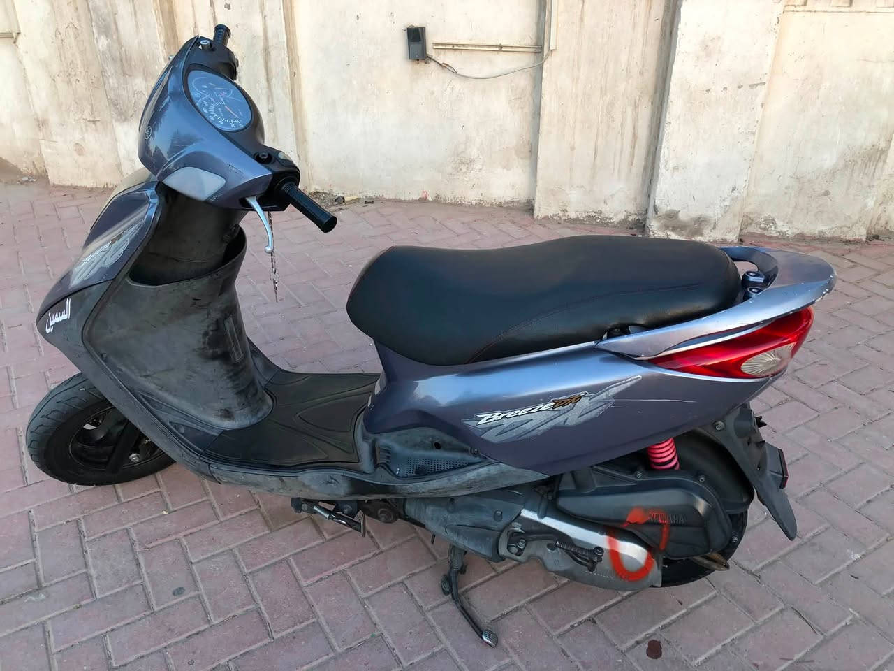 السلام عليكم 
بريز DX كابريتر لون فيلي 
نزلتها بشهر الرابع 
مكينه  مكفوله 
دراجه بلاديه برغي ممبدل بيها 
كهربائيات كلها شغاله 
مكاني الاعظميه يم مقبره الملك 
سعر ٩٠٠ 
رقم *********** 📞
