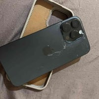 ايفون 16 برو ماكس • بطارية ٩٣% • كسر بالظهر