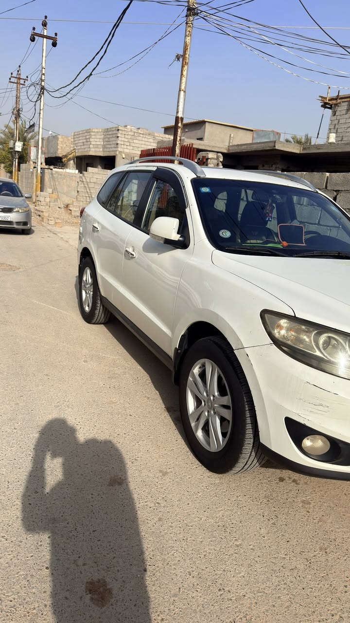 سنتافي 2011 كامل مواصفات واحد على واحد محرك 6 سلندر تدفئة تبريد تحكم ستيرن سونارها موجود 
ضربة بسيطة بالدعامية الخلفية
السعر 165 وبيهال مجال بسيط
رقمي ***********
