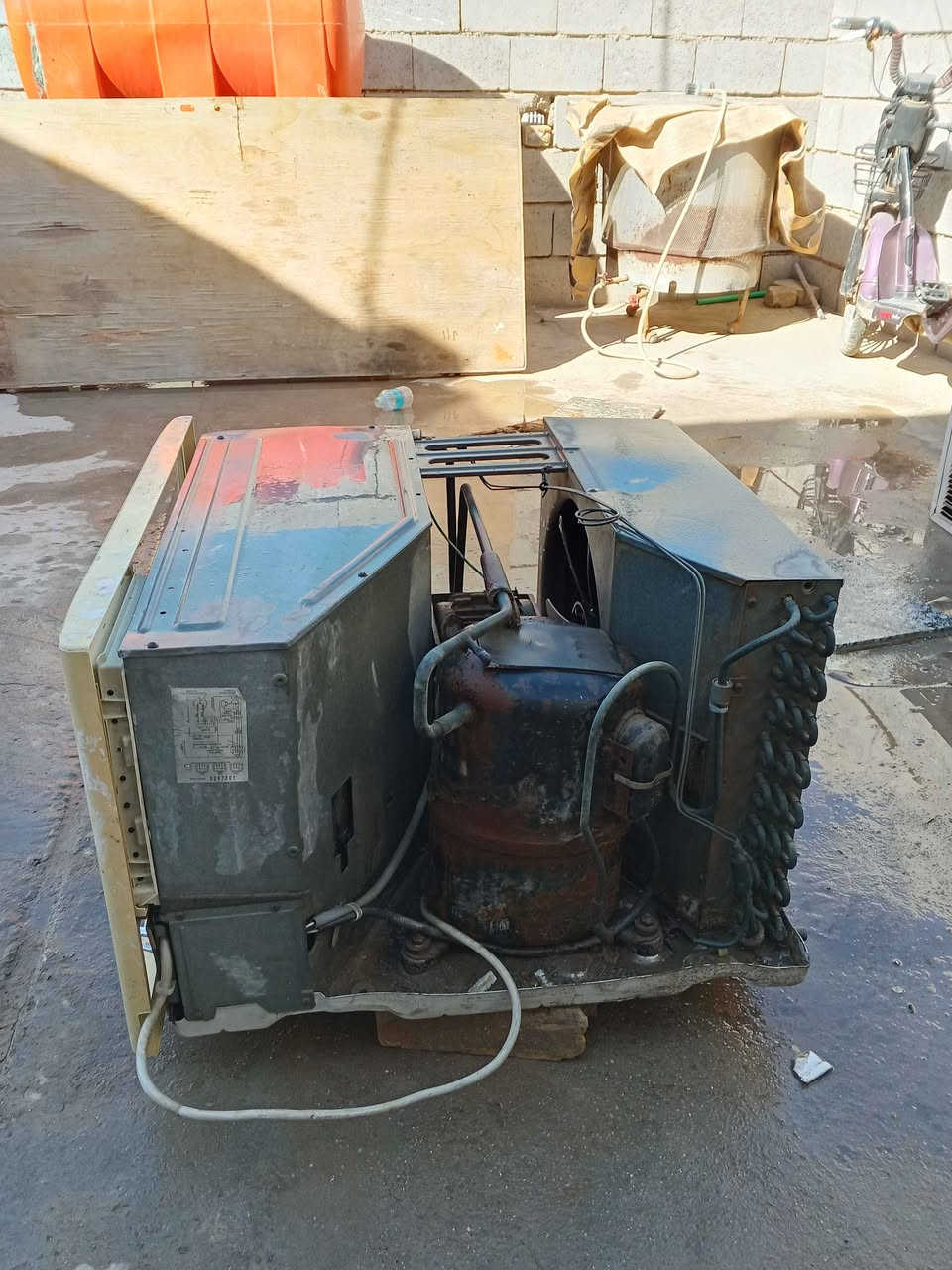 مكيف جنرال الاصلي ماطور البلاد شغال 
فقط منقص غاز *********** Singapore
