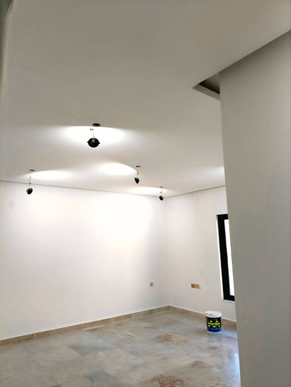 سلام عليكم
90C | ديكور & تصميم داخلي 👑

نحوّل الزاوية إلى فخامة تُحاكى ✨
تصاميم داخلية بطابع ملكي 🏛️
جبس بورد • إضاءة • صبغ • تشطيبات راقية 🎨💡
تفاصيل تُنفّذ بإتقان النخبة 🤍
📍 نخدم جميع محافظات العراق 🇮🇶

🦺
*********** واتس اب 
***********
