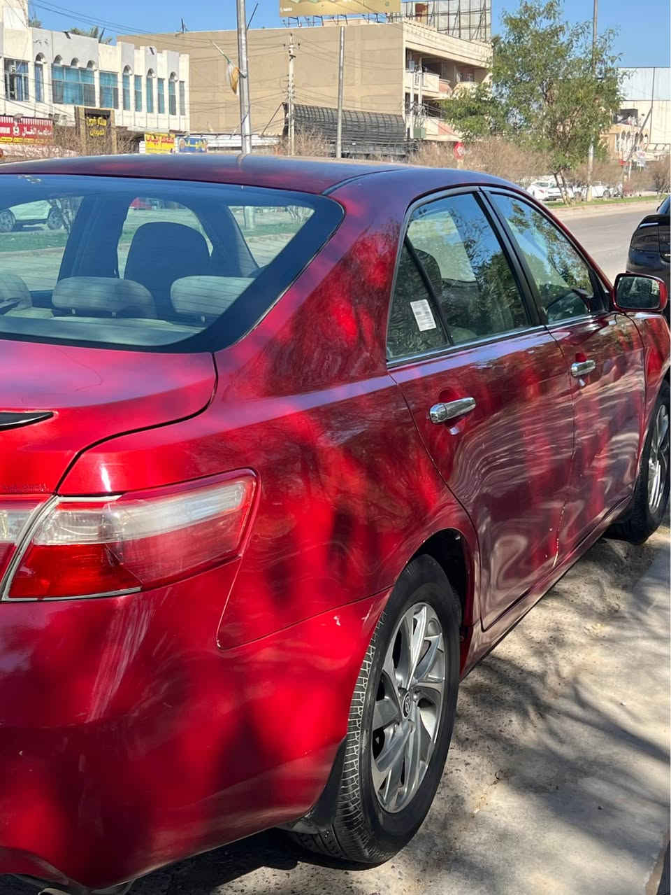 السلام عليكم 
كامري للبيع 
موديل 2008 
وارد امريكي 
السياره مصبوغه حزام 
الرقم بغداد باسمي تحويل ثاني يوم 
كير جيد جدا 
المحرك بيه خيط بخار لكن ناعم 
الداخل جديد 
شاشه وكامره وتحكم ستيرن 
السياره ماشيه 224 الف مايل 

مكان / بغداد حي الخضراء 
السعر / 80 وبيه مجال كلش قليل حك جيتك 
للاستفسار / *********** (بيه واتساب) بغداد, العراق
