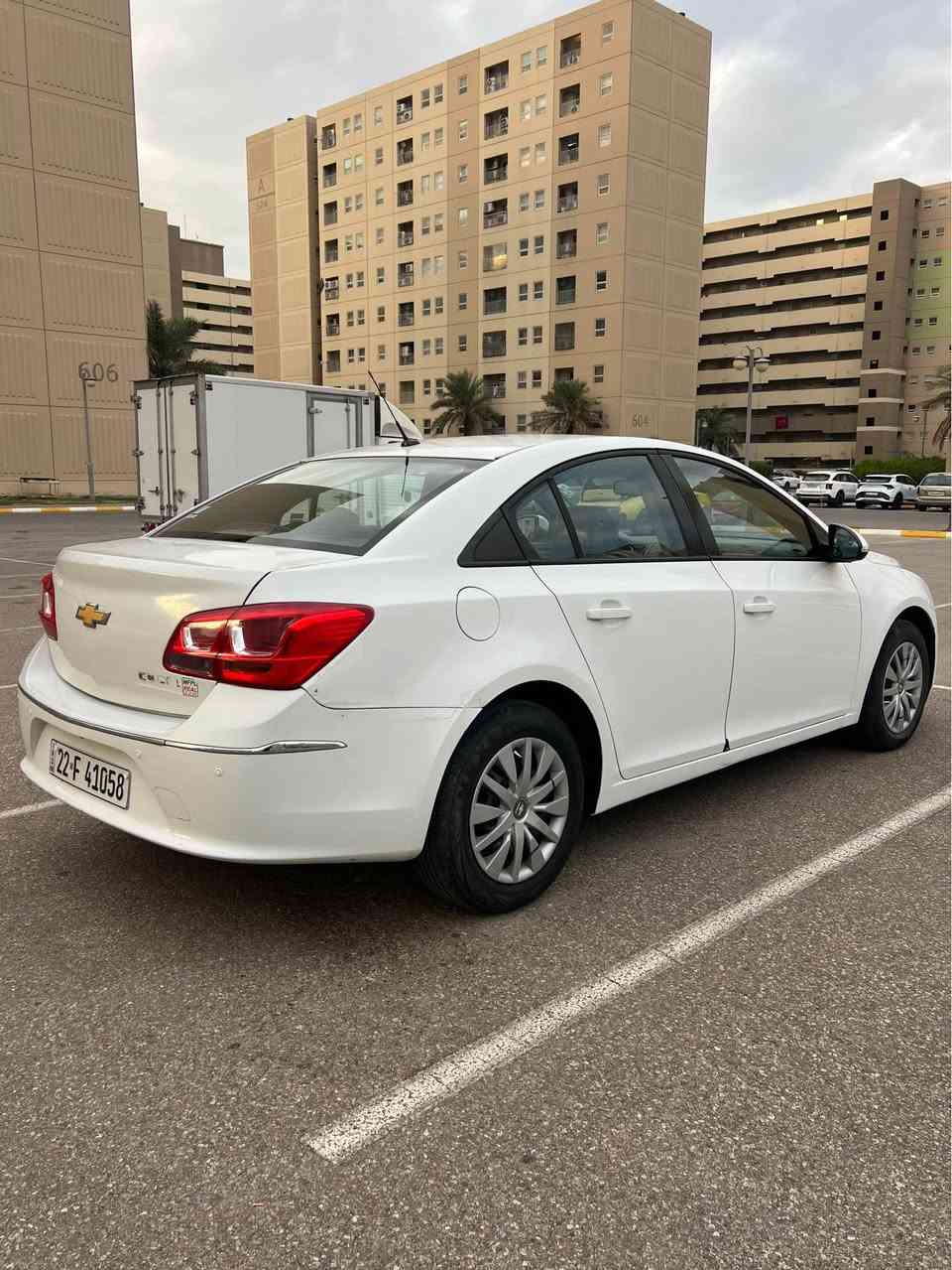 السلام عليكم 
شوفرليت كروز موديل 2016 خليجي 
رقم اربيل الجديد بأسمي تحويل 
مكفوله من الضربه والصبغ والبارد 
ماشيه 126 الف كيلو متر 
سياره جاهزه اي نقص مابيها 
تخم تاير صدر امامي خلفي 
ولا گلوب مشتغل بالدشبول 
وجه المكينه مفتوح فقط 
مكان السياره بسمايه او الكراده 
السعر 100 ورقه 
رقم الهاتف *********** بغداد, العراق
