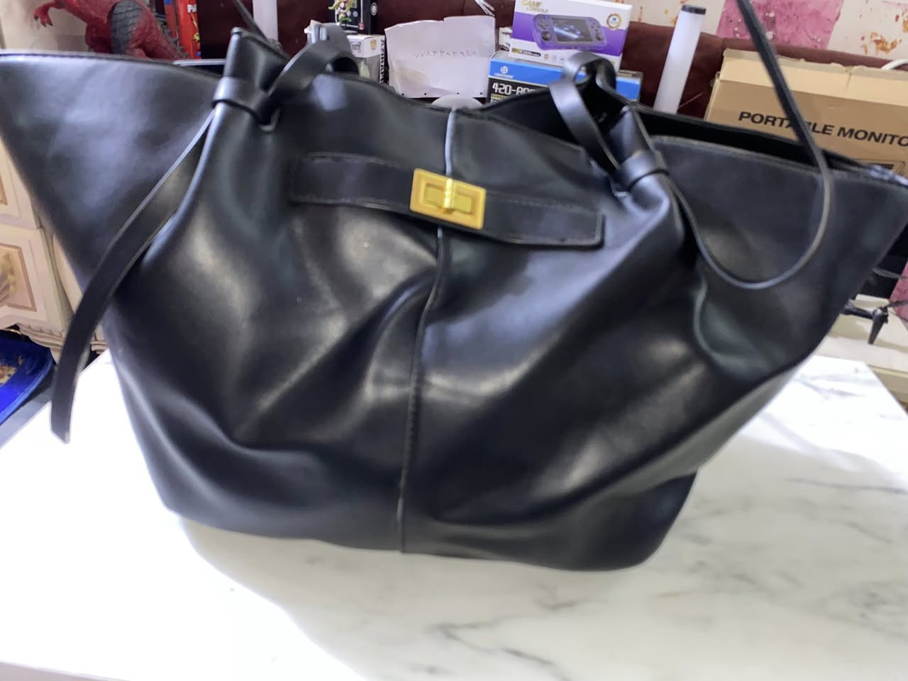 سلام عليكم 🫡 

جنط باله اصلي مختوم
جديد غير مستخدم شرط الفحص 
ابيع كل قطعه بسعر اخذ سكرين ودخل خاص 
***********
