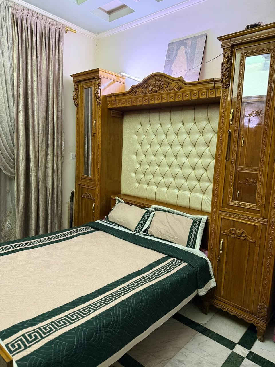 لسلام عليكم غرفة للبيع  جديدة جداً للتواصل ***********
