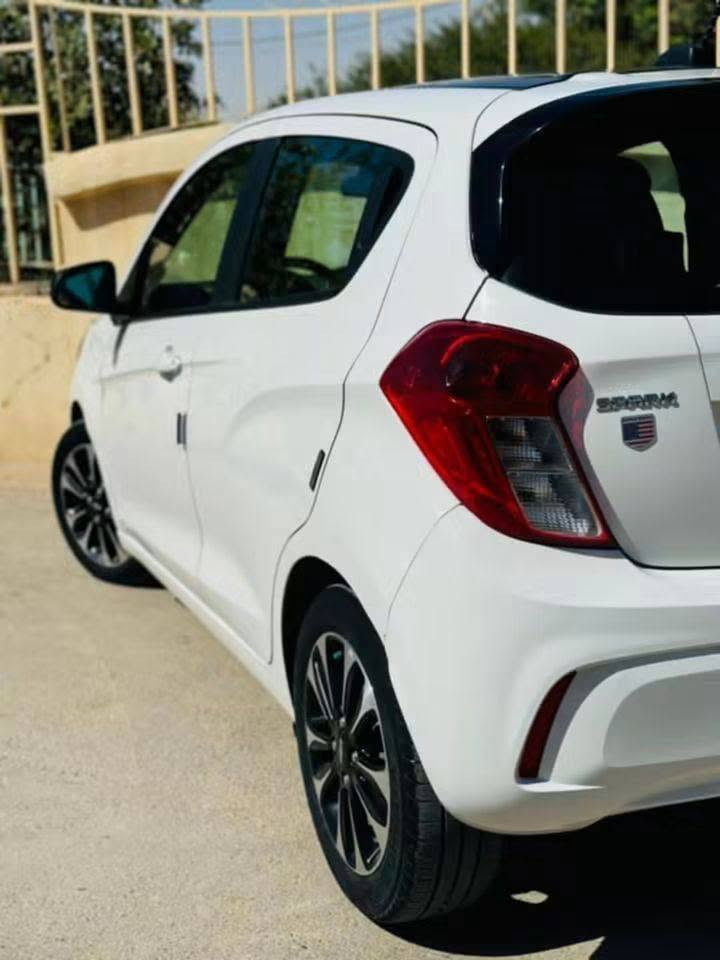 ♦️شوفرليت _ سبارك  2021
موصل الزهور 
➰ مواصفات ... لون ابيض .سقف اسود بلادي
شاشه لمس  _بلوتوث_واي فاي انترنت_ابل كار بلي_اندرويد اوتو_ Gps_ كامره خلفية دوارة مع الستيرن  _ مانع انزلاق _مخرج تايب سي و يو اس بي _ محرك ٤ سلندر 1400 اقتصادي __ماشيه 32 
للتواصل على الرقم 
***********
***********
