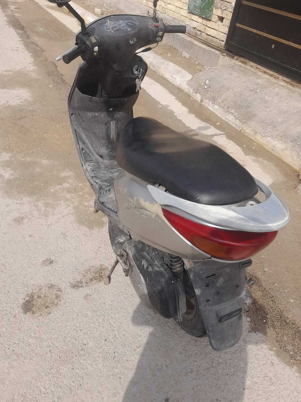 السلام عليكم بريز للبيع السعر 450 بغداد حي النصر ***********
