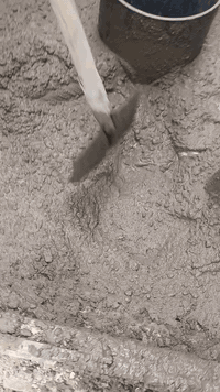 السلام عليكم يوجد لدينا بيوت على الشارع الرئيسي شارع سيد عوده  العنوان بغداد مدينة الصدر الحميدية شارع سيد الاتصال ***********
