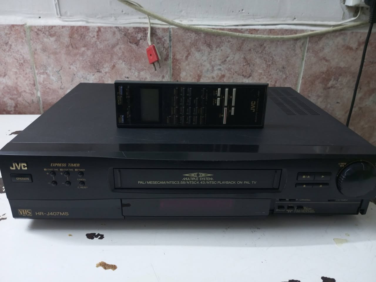 جهاز فيديو كاسيت ماركة جي  في سي //ياباني اصلي  وليس امتياز.........نوع ثقيل جهاز. بلادي بدون  اي تصليح . اطلاقنا مع الضمان...
استيراد الكويت .
4 هيد صورته جدا ممتازة .
تصفية اوتوماتيكية للصورة .
يشتغل علئ جميع الانظمة .مولتي سيستم  
عرض و تسجيل .
 ملحقات الجهاز ريموت الاصلي وكيبل كهرباء وفيش عرض 
للشاشه أو التلفزيون.... يوجد مقطع فديو لعمل الجهاز بالكامل على الخاص... بعد الحجز والاتفاق....باقي التفاصيل مراسلة الصفحه..الجهاز متوفر بالعراق....


**إذا كنت صاحب هذا الإعلان وتريد حذفه لأي سبب، رجاءا أرسل رسالة إلى الدعم الفني**