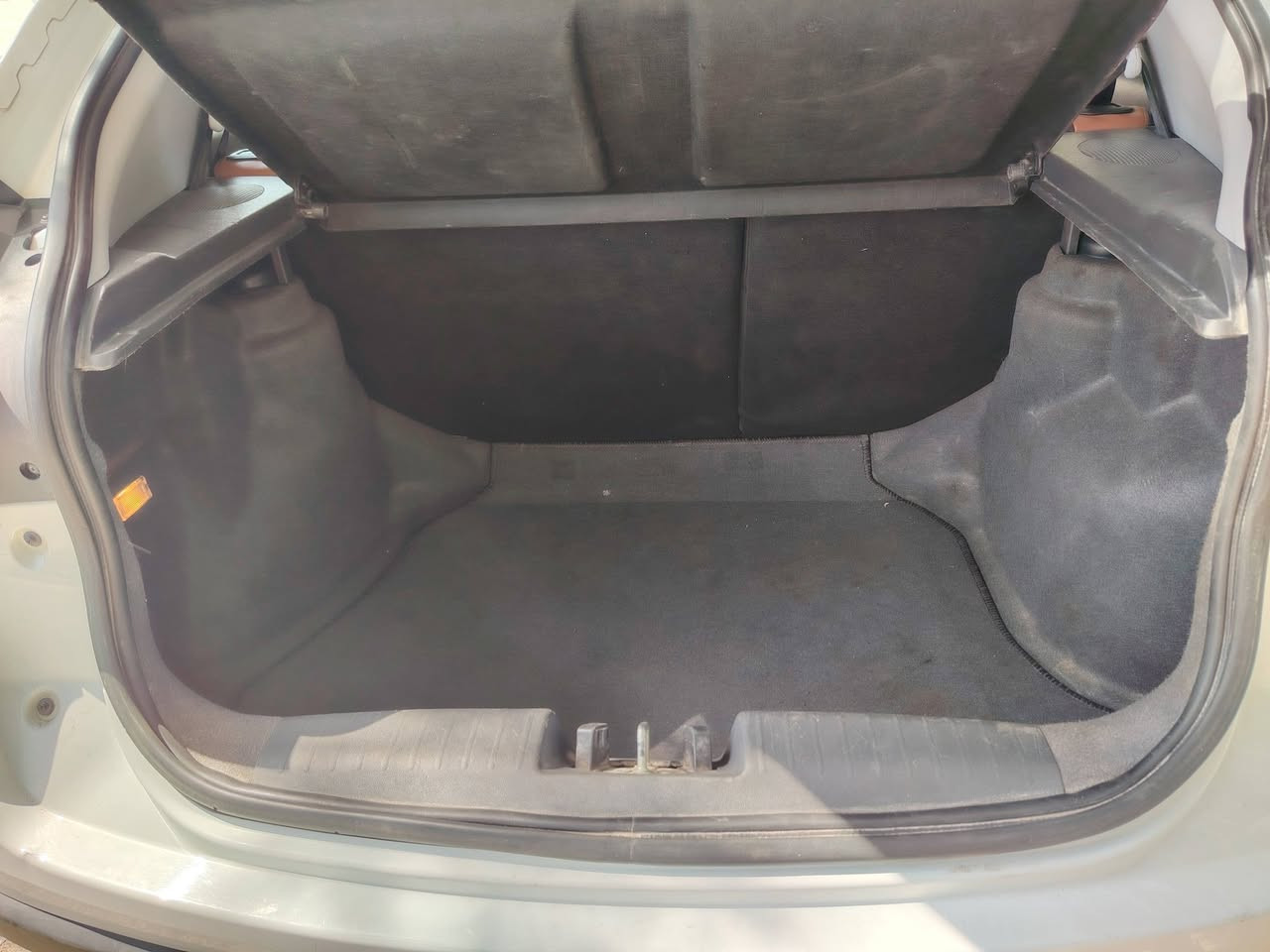 السلام عليكم عندي يتكو مديل 2018 رقم بغداد الجديد  بسمي تحويل ثاني يوم السياره كشنات جلد داخل لونين اوتو ماتيك تبريد شلج صدر امامي خلفي جديد كل نقص مابيها مكان السياره بغداد
الاتصال على الرقم ***********
بي واتساب
