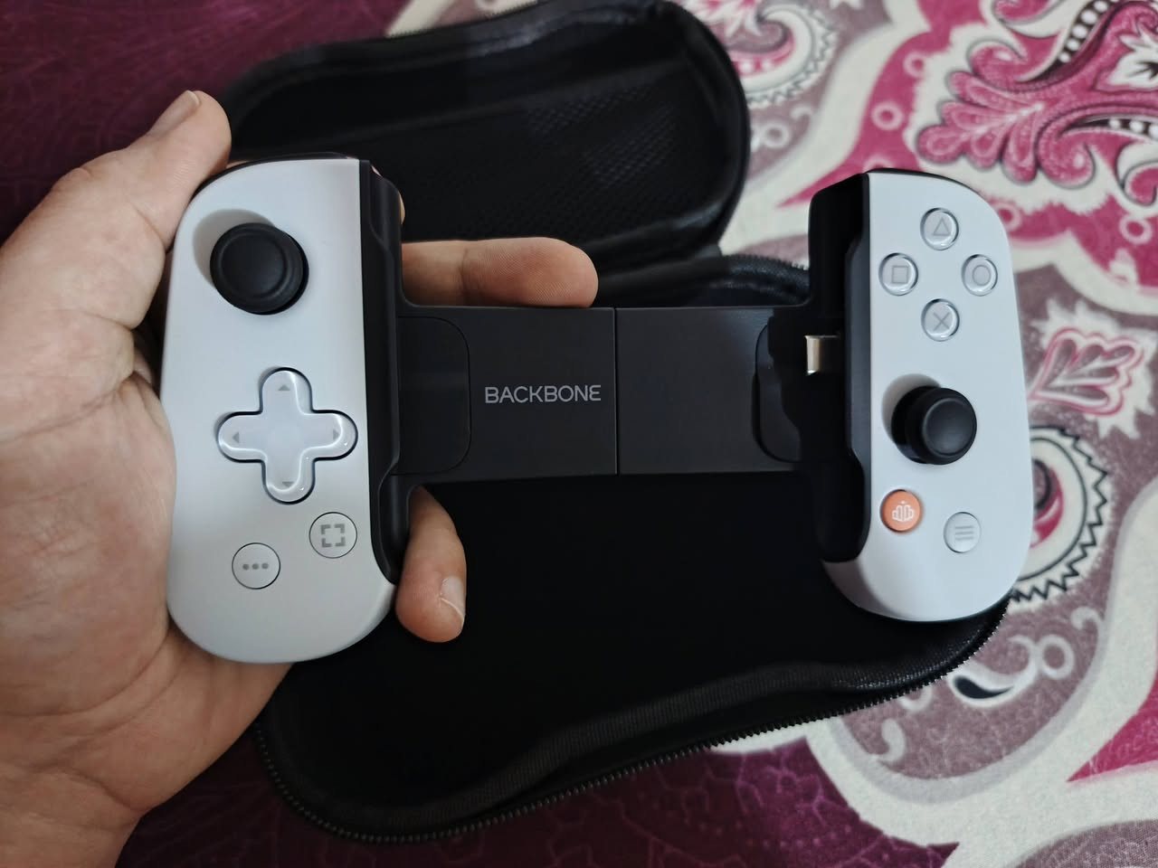 للبيع مع جنطه
واتساب ***********

تشتغل ايفون واندرويد 

اخر اصدار 

تايب سي
